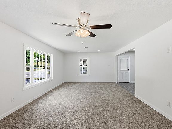 5th image of 601 Park St