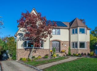 89 Elmwood Rd, Cedar Grove, NJ 07009