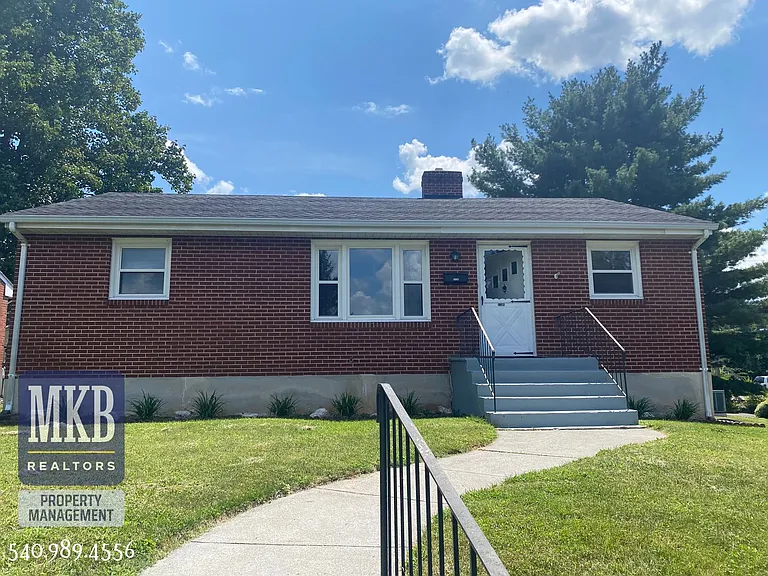 3136 Fleetwood Ave — Photo 2