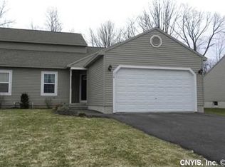 114 Slindes Woods Cir, North Syracuse, NY 13212