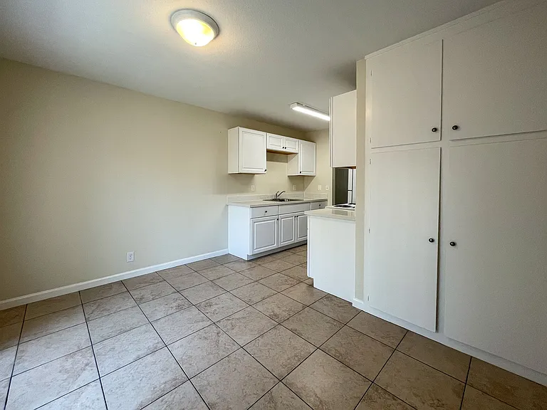515 Camanche Lane - Summer Gardens Apartments — Photo 9