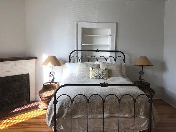 3rd image of 129 E De Vargas St