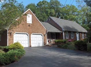 10 Locust Valley Rd, Exeter, RI 02822