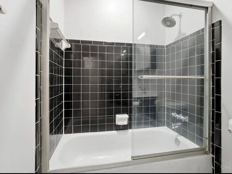 9925 Grasscreek Ct — Photo 14