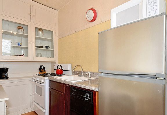 5th image of 840 Hinman Ave APT 3
