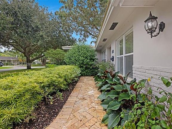 4th image of 1246 Algardi Ave #0