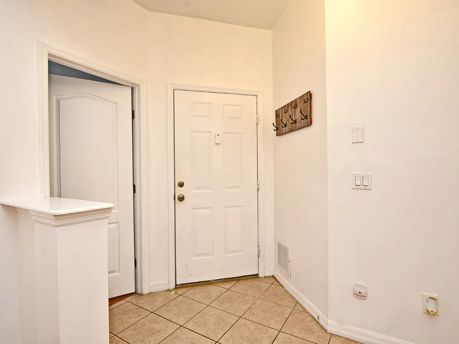 3 bed, 1230 sqft, $1,950 — Photo 3