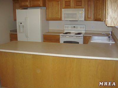 Kitchen with all appliances