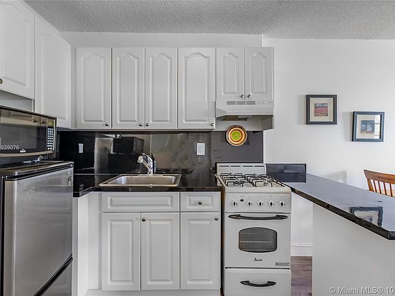 5th image of 710 Washington Ave APT 312