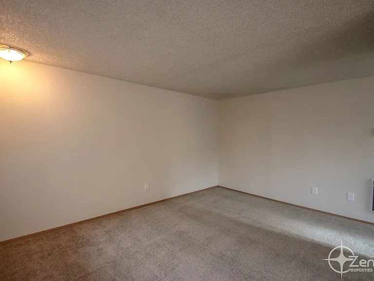 3017 NE Whitman Ave — Photo 3