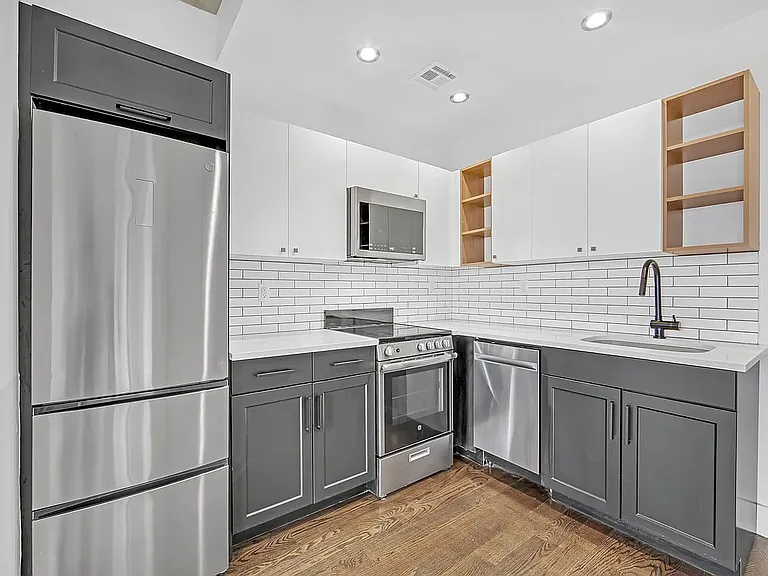 31-44 37th St #2A — Photo 2