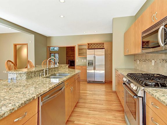 4th image of 1001 S Jefferson Forest Ln