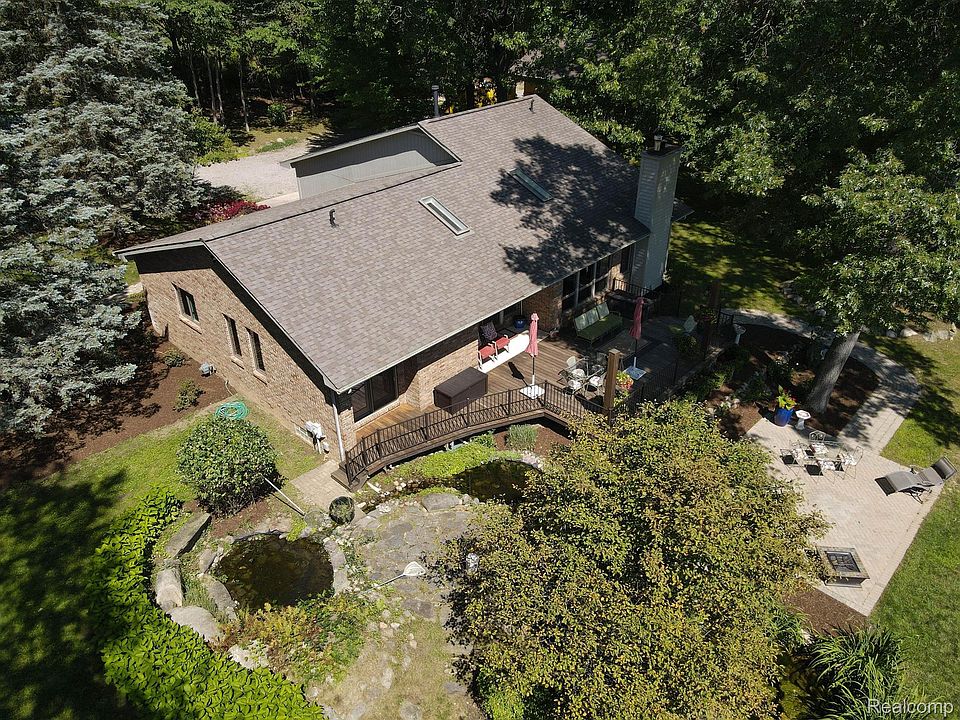 1st image of 306 Bahar Ave