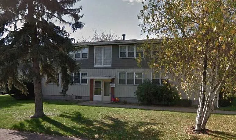 Belleview Townhouses and Apartments — Photo 2