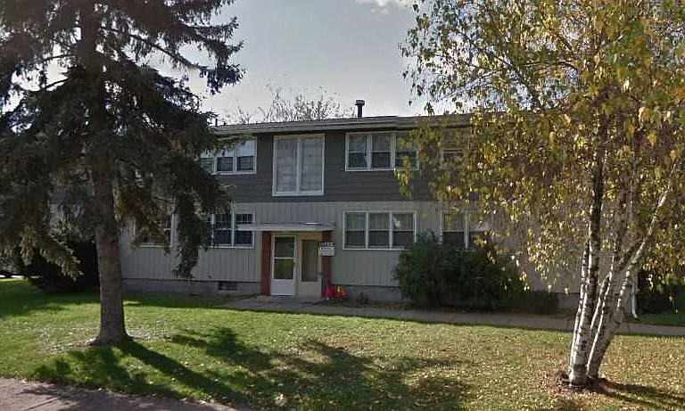 Belleview Townhouses and Apartments — Photo 2