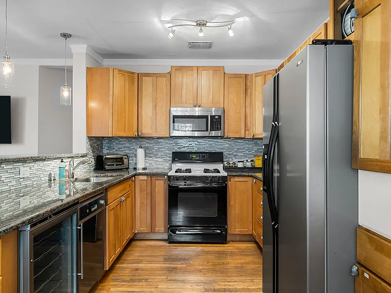 1015 Avondale Rd — Photo 9