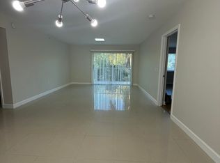 5031 Wiles Rd APT 203, Pompano Beach, FL 33073