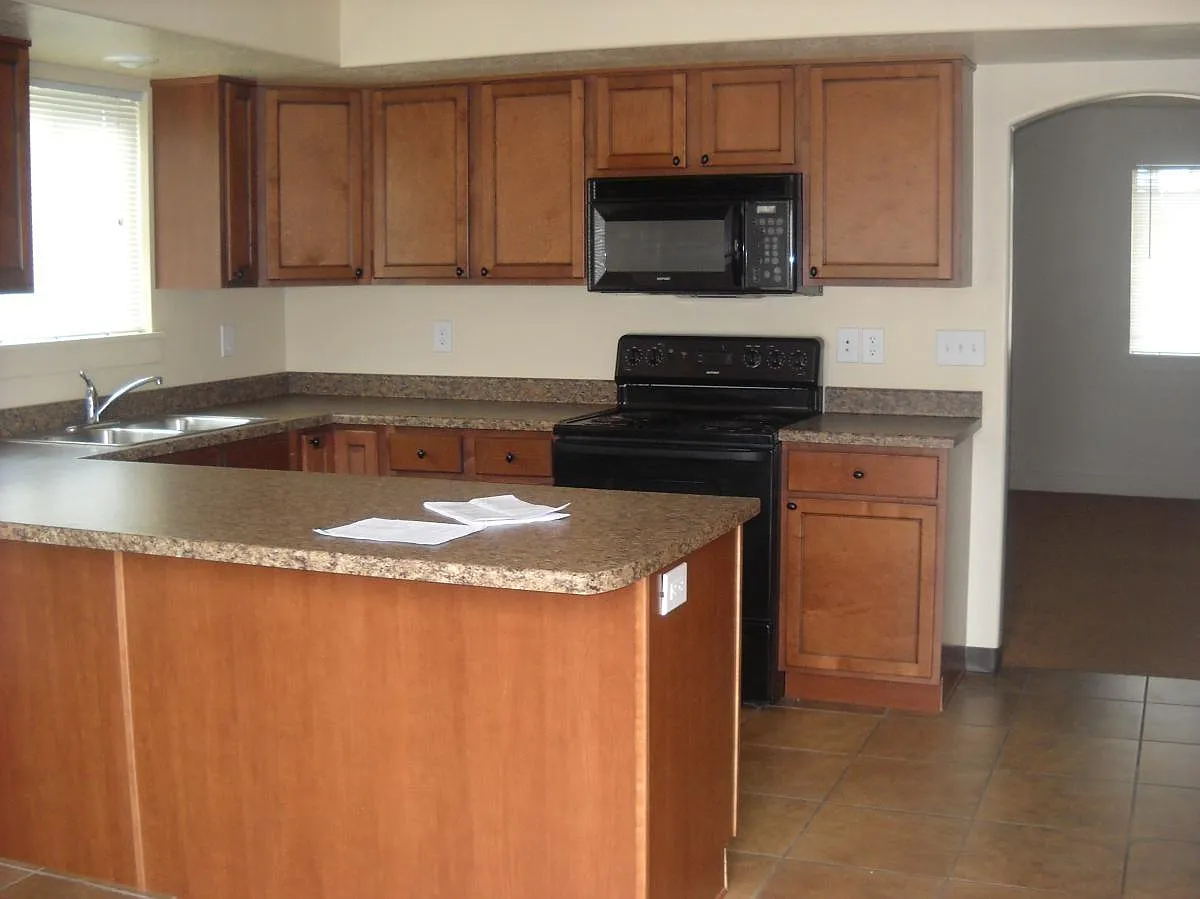 284 E 300 N — Photo 2