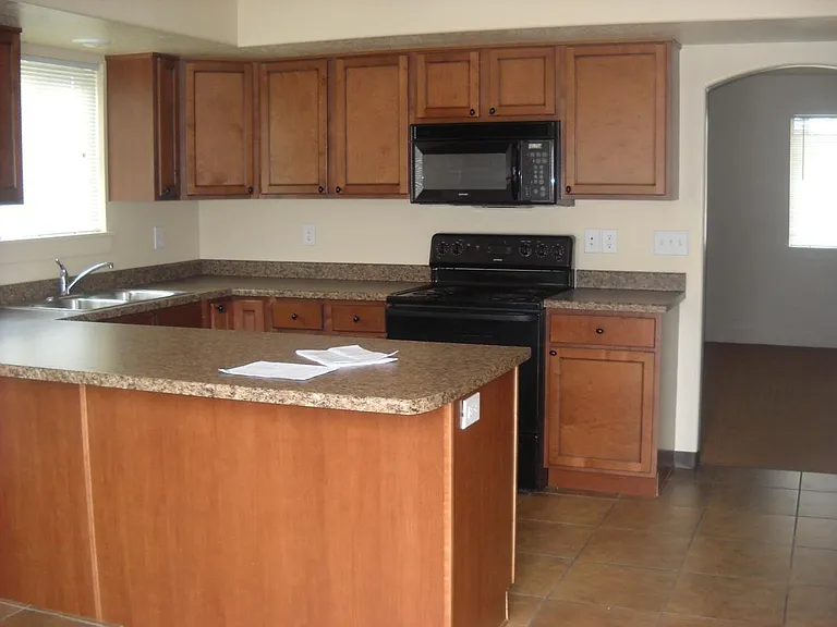 284 E 300 N — Photo 2