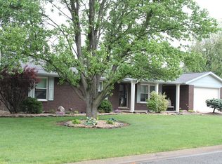 930 S Heaman St, Nashville, IL 62263