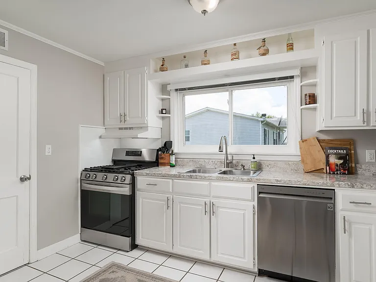702 Ogrady Dr — Photo 15