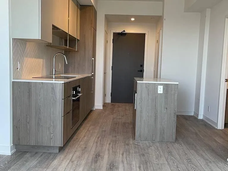 15 Holmes Ave S #1709 — Photo 6