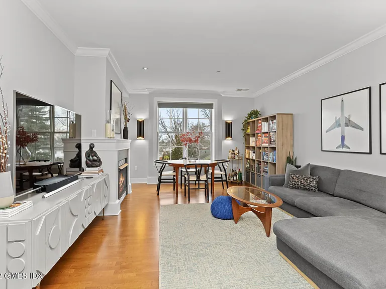 77 Havemeyer Ln #314 — Photo 2