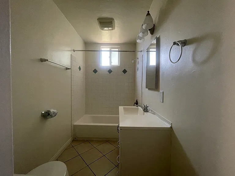 920 S Broadway #1 — Photo 11