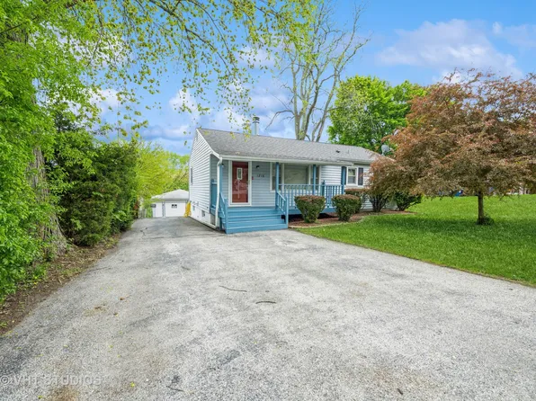 1216 Maple St, Lake In The Hills, IL 60156