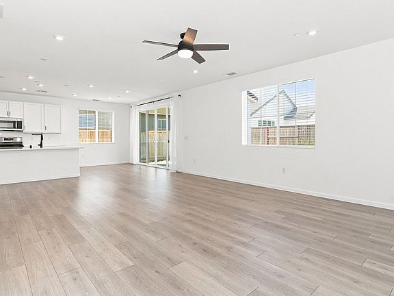 4th image of 516 Silver Cloud Ct