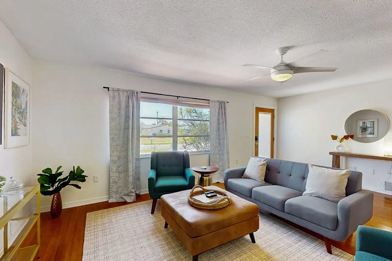 2 bed, 1.0 bath, 1248 sqft, $2,848 — Photo 2