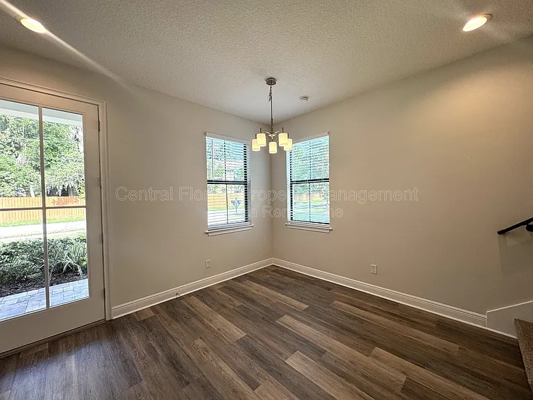 2861 Mayer St — Photo 5