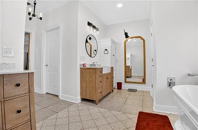 110 Regina Dr — Photo 17