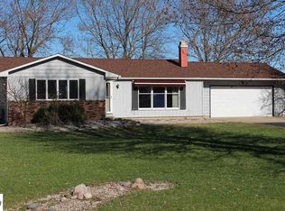 3861 Greenacres Dr, Mt Pleasant, MI 48858