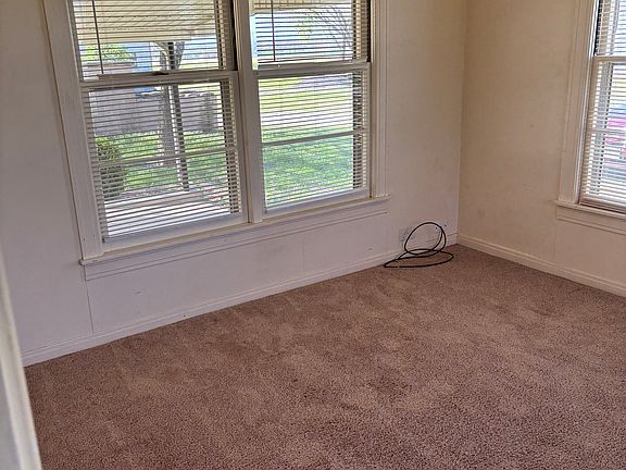 BACK BEDROOM