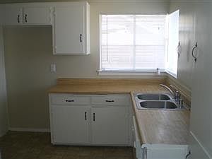 3rd image of 3187 Northview Dr
