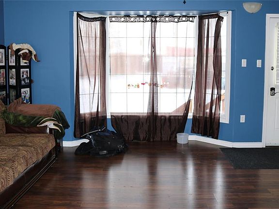 4th image of 209 Pelly STREET