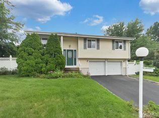 322 Cindy St, Old Bridge, NJ 08857