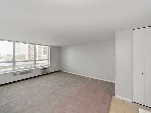 4th image of 70 W Burton Pl #808