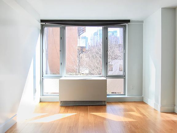 4th image of 464 W 44th St #3