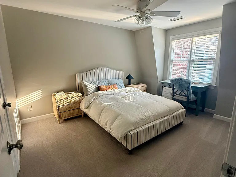 884 Park Slope Dr — Photo 11