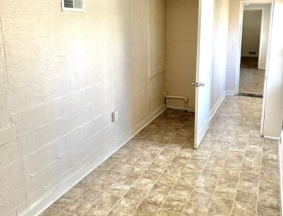 2nd image of 1008 N Hickory St #15783802