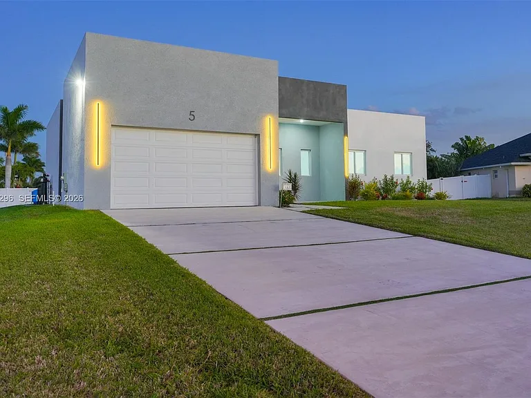 5 SW 26th Pl — Photo 52