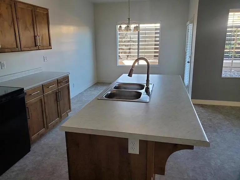 440 S Riverbed Dr — Photo 3