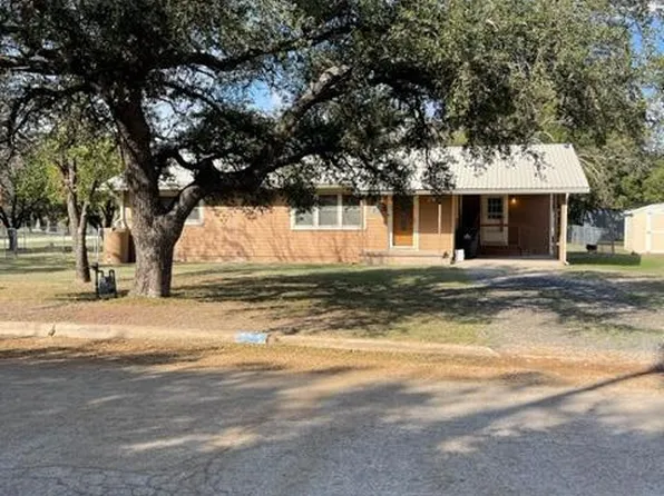 105 Forest St, Eden, TX 76837