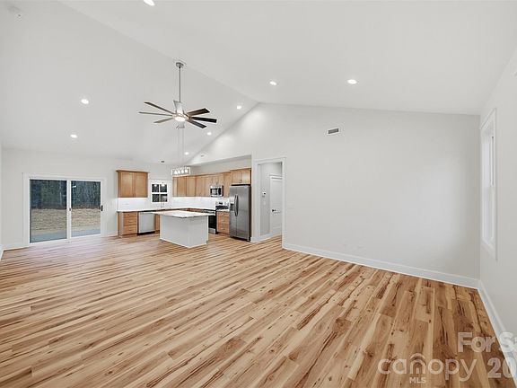 5th image of 326 E Pine St
