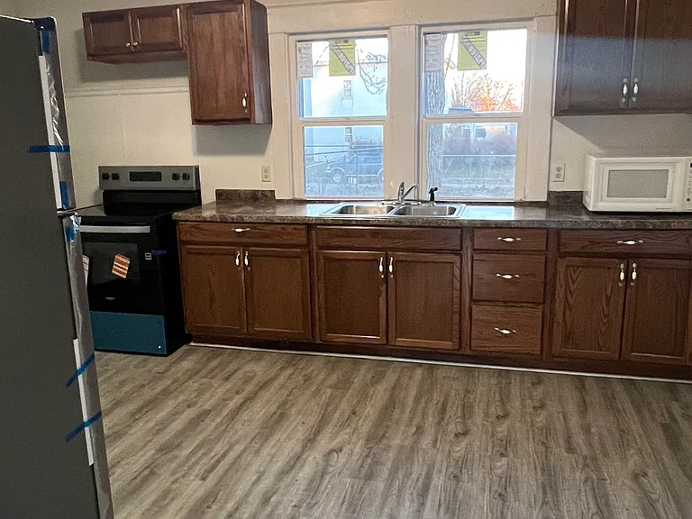 608 W Monroe St — Photo 14