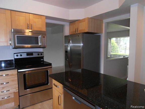 3rd image of 4617 Fairmont Dr