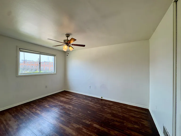 5731 Denwood Ave — Photo 12