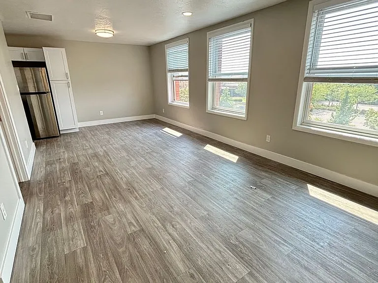 New Brigham Apartments — Photo 45